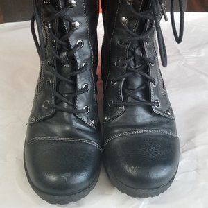 G by GUESS Bruze Combat Boots sz. 6
